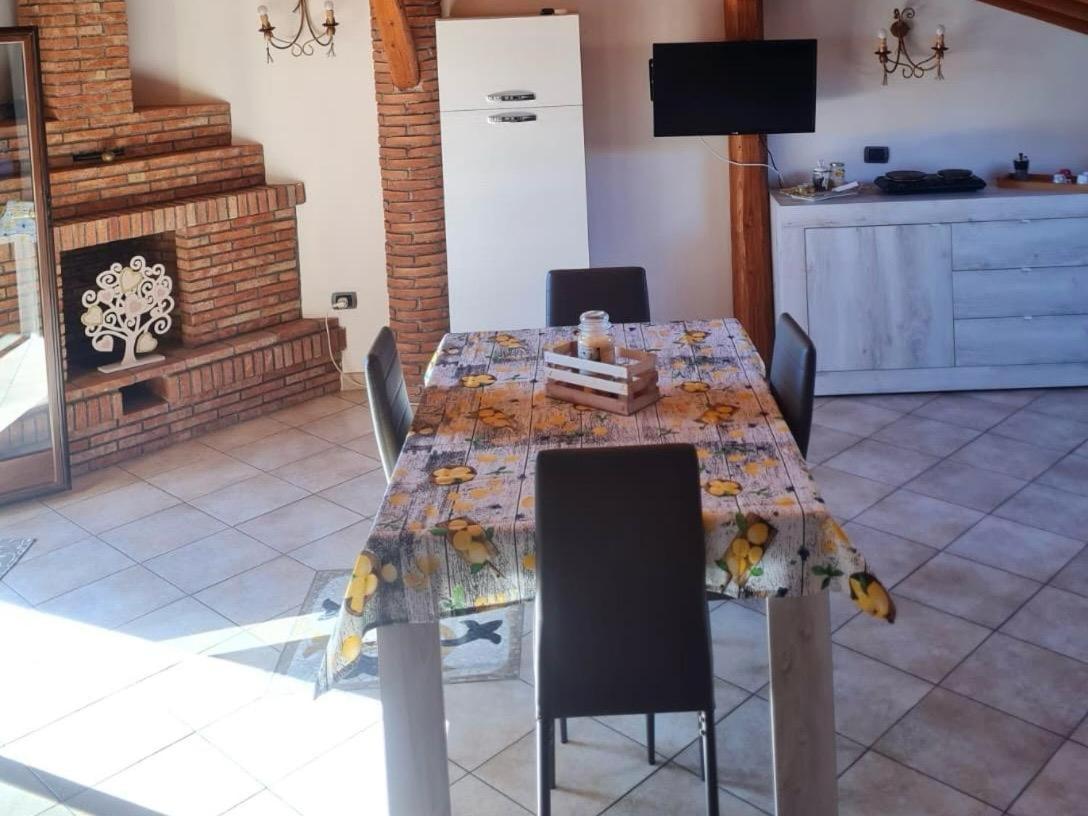 Casa Vacanza Lmt Aci Catena Екстер'єр фото